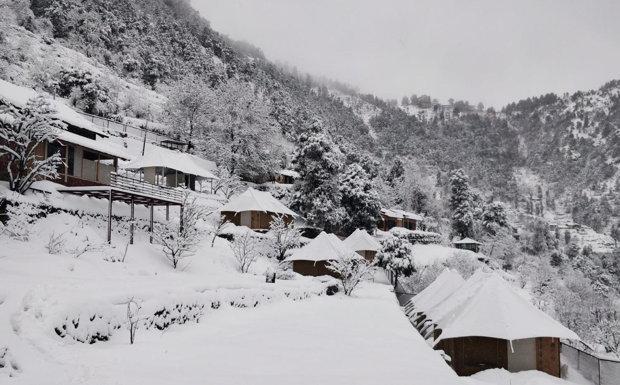 The Bugyal Hotell Kanatal Eksteriør bilde